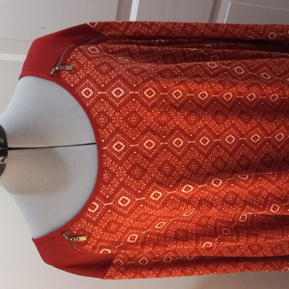 NWT Catherines Rusty/Red Knit Top with Faux Zippers. Size 3 X - Picture 1 of 8